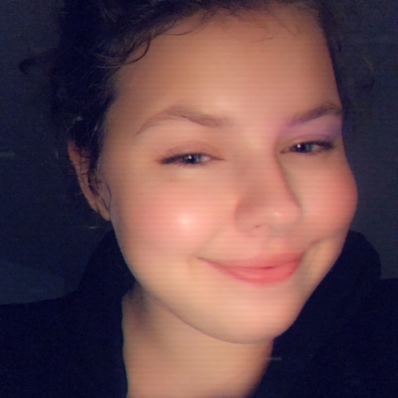 Meet your Posher, Lauren - Picture 3 of 4